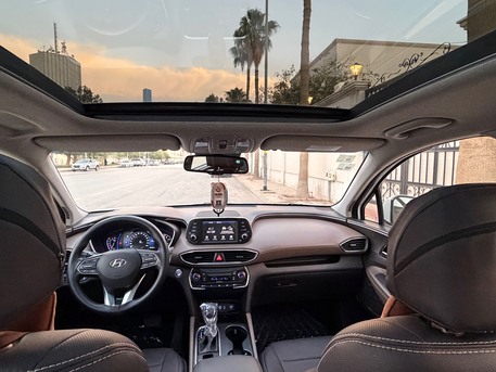Riyadh, Vehicles, Cars & Trucks , SAR 65000,  Hyundai Santa Fe,  2020,  Automatic,  194 KM,  Hyundai Sataf Fe 2.4 Mid Option For Sale- 1st Owner