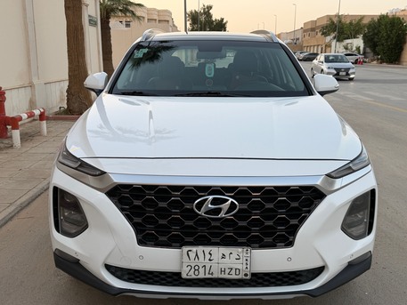Riyadh, Vehicles, Cars & Trucks , SAR 65000,  Hyundai Santa Fe,  2020,  Automatic,  194 KM,  Hyundai Sataf Fe 2.4 Mid Option For Sale- 1st Owner
