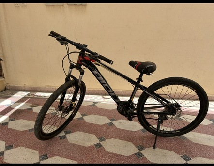 Al Malaz, Furniture, SAR 600,  DINING TABLE, TABLE TENNIS TABLE AND CYCLE FOR SALE (URGENT SALE)