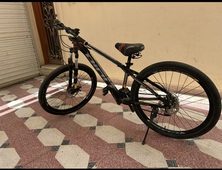 Al Malaz, Furniture, SAR 600,  DINING TABLE, TABLE TENNIS TABLE AND CYCLE FOR SALE (URGENT SALE)