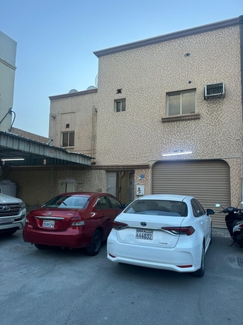 Isa Town, Villas, BHD 400,  For Rent: Spacious And Clean Two-story House In Isa Town