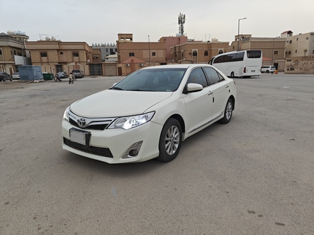 Riyadh, Vehicles, Cars & Trucks , SAR 27000,  Toyota Camry GL,  2014,  Automatic,  333000 KM,    Pearl White In Very Good Condition. Fully Refreshed Recently.
