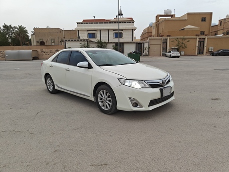 Riyadh, Vehicles, Cars & Trucks , SAR 27000,  Toyota Camry GL,  2014,  Automatic,  333000 KM,    Pearl White In Very Good Condition. Fully Refreshed Recently.