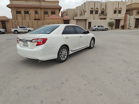 Riyadh, Vehicles, Cars & Trucks , SAR 27000,  Toyota Camry GL,  2014,  Automatic,  333000 KM,    Pearl White In Very Good Condition. Fully Refreshed Recently.