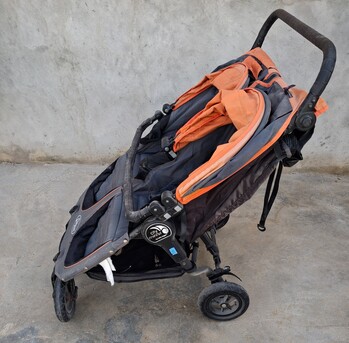 Riyadh, Baby & Kid Stuff, SAR 230,  Double Baby Stroller Used عربة أطفال مزدوجة مستعملة