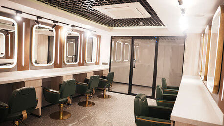 New Delhi, Training, Makeup Academy