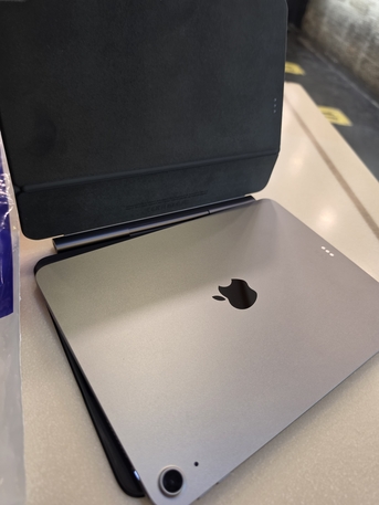 Dammam, Mobile Phones, SAR 2200,  IPad Air. M3