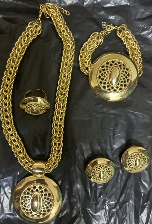 Manama, Jewelry, BHD 20,  Artifical Jewellery Set And Men And Women Watch