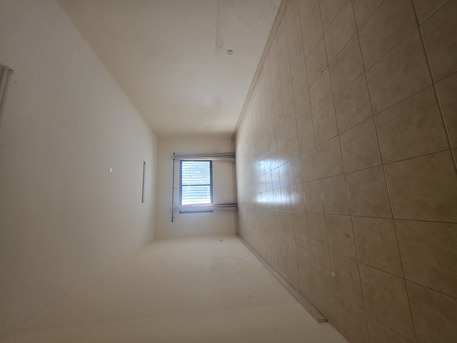 Umm Al Hassam, Apartments, Flats, Houses & Villas, BHD 275/month,  3 BR,  *2BATHROOM Hall Kitchen Without Electricity Balcony
