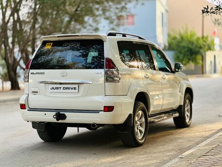 Manama, Vehicles, Cars & Trucks , BHD 3250,  Toyota Prado,  2003,  Automatic,  270000 KM,    MODEL WELL MAINTAINED 7 SEATER SUV CALL OR WHATSAPP ON 35400768 ,3366508