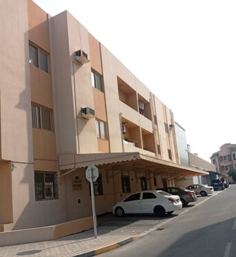 West Riffa, Apartments, Flats, Houses & Villas, BHD 200/month,  2 BR,  100120 Sq. Meter,  2 BR Family Flat For Rent In West Riffa