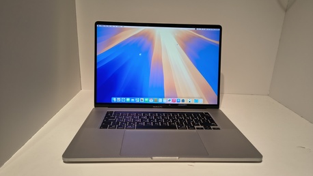 Riyadh, Computers, SAR 2599,  *SPECIAL OFFER* MacBook Pro (Touchbar) Core I7 VGA 4GB