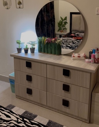 Riyadh, Furniture, SAR 800,  Queen Size Bed With Mattress  Dressing Table With Mirror  Condition As New(3 Months Used O