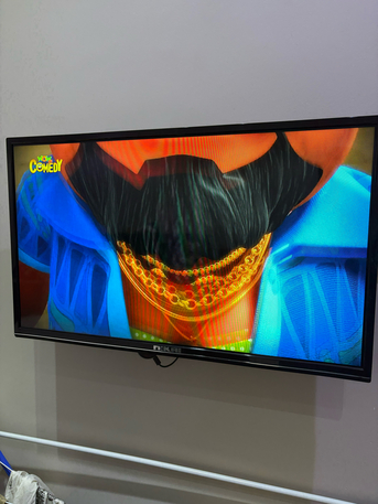 Jeddah, Household Items, SAR 160,  TV Theough Chrome Cast 32"