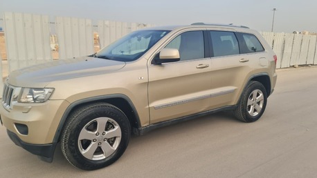 Al Shemaysi, Vehicles, Cars & Trucks , SAR 27000,  Jeep Grand Cherokee,  2012,  Automatic,  250000 KM,   Laredo  &ndash; 3.6L (Gold) For Sale