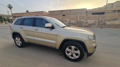 Al Shemaysi, Vehicles, Cars & Trucks , SAR 27000,  Jeep Grand Cherokee,  2012,  Automatic,  250000 KM,   Laredo  &ndash; 3.6L (Gold) For Sale
