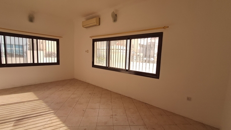 Adliya, Commercial Villas, BHD 650,  5 Room Independent Commercial Villa For Rent In Adliya