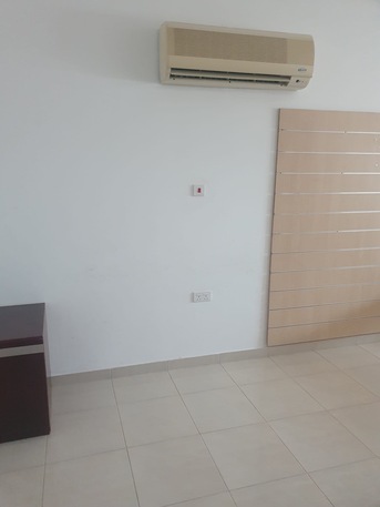 Jidhafs, Apartments, Flats, Houses & Villas, BHD 130/month,  1 BR,  Commercial Flat For Rent