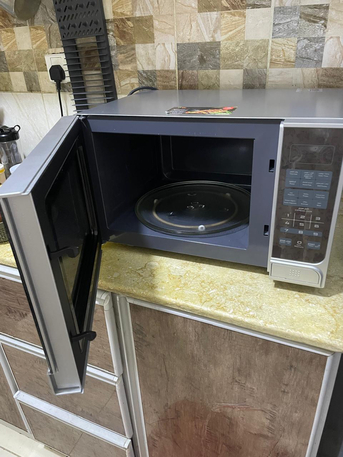 Jeddah, Household Items, SAR 275,  White -  Westinghouse 30L Microwave Oven(Not Used Much, Fresh Look & Clean)