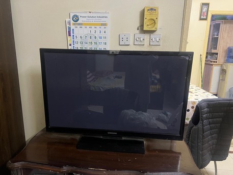 Riyadh, Appliances, SAR 600,  Samsung Plasma Display 43 Inches LCD+Tv Cabinet For Sale In Just 600Sr.