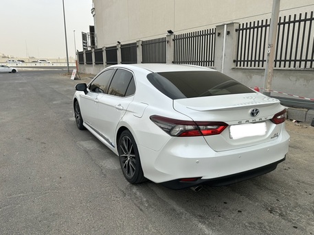 Jeddah, Vehicles, Cars & Trucks , SAR 91000,  Toyota Camry Hybrid,  2023,  Automatic,  71500 KM,   GLE Model  In Excellent Condition