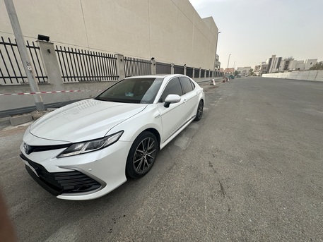 Jeddah, Vehicles, Cars & Trucks , SAR 91000,  Toyota Camry Hybrid,  2023,  Automatic,  71500 KM,   GLE Model  In Excellent Condition