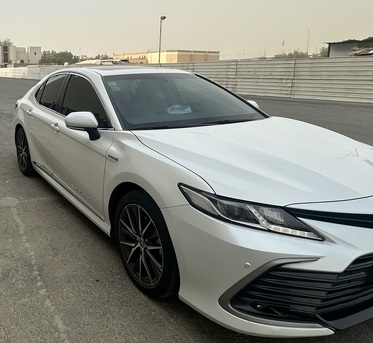 Jeddah, Vehicles, Cars & Trucks , SAR 91000,  Toyota Camry Hybrid,  2023,  Automatic,  71500 KM,   GLE Model  In Excellent Condition
