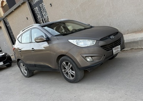 Riyadh, Vehicles, Cars & Trucks , SAR 30000,  Hyundai Tucson,  2012,  Automatic,  301261 KM,   Model.