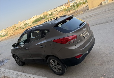 Riyadh, Vehicles, Cars & Trucks , SAR 30000,  Hyundai Tucson,  2012,  Automatic,  301261 KM,   Model.