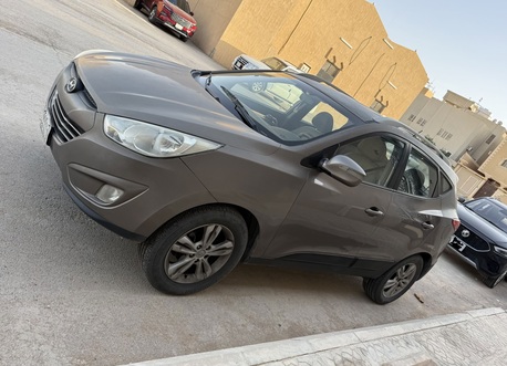 Riyadh, Vehicles, Cars & Trucks , SAR 30000,  Hyundai Tucson,  2012,  Automatic,  301261 KM,   Model.