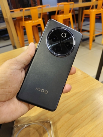 Riyadh, Mobile Phones, SAR 1000,  Vivo Iqoo Z 10 12+12 Ram 256 Gn