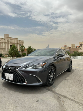 Riyadh, Vehicles, Cars & Trucks , SAR 185,  Lexus ES 350,  2024,  Automatic,  40000 KM,  Lexus ES350  Same As New