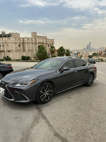 Riyadh, Vehicles, Cars & Trucks , SAR 185,  Lexus ES 350,  2024,  Automatic,  40000 KM,  Lexus ES350  Same As New