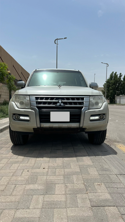 Riyadh, Vehicles, Cars & Trucks , SAR 37000,  Mitsubishi Pajero,  2015,  Automatic,  400 KM,  For Sale   (V6 3.8)