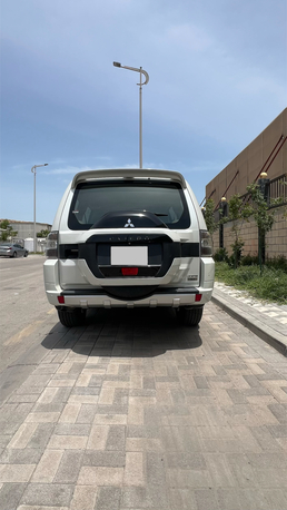 Riyadh, Vehicles, Cars & Trucks , SAR 37000,  Mitsubishi Pajero,  2015,  Automatic,  400 KM,  For Sale   (V6 3.8)