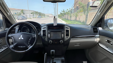 Riyadh, Vehicles, Cars & Trucks , SAR 37000,  Mitsubishi Pajero,  2015,  Automatic,  400 KM,  For Sale   (V6 3.8)