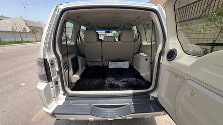 Riyadh, Vehicles, Cars & Trucks , SAR 37000,  Mitsubishi Pajero,  2015,  Automatic,  400 KM,  For Sale   (V6 3.8)