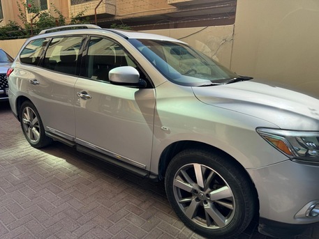 Juffair, Vehicles, Cars & Trucks , BHD 3500,  Nissan Pathfinder (SV),  2013,  Automatic,  127000 KM,    - Excellent Condition | Full Option