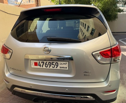 Juffair, Vehicles, Cars & Trucks , BHD 3500,  Nissan Pathfinder (SV),  2013,  Automatic,  127000 KM,    - Excellent Condition | Full Option
