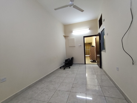 Manama, Apartments, Flats, Houses & Villas, BHD 170/year,  1 BR,  Manama:- Groundfloor 1Bhk Unfurnished Flat On Rent With Ewa..