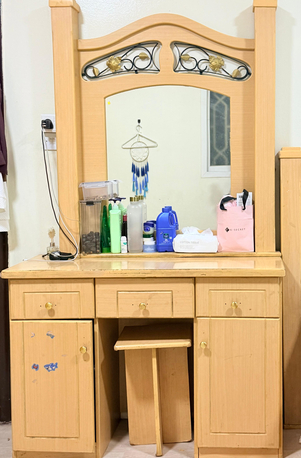 Al Malaz, Furniture, SAR 200,  House Hold Items Room Sets And Sofa Set