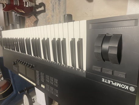 Al Sulaymaniyyah, Musical Instruments, SAR 1200,  NI Komplete Kontrol S-61 MK2 Premium Smart MIDI Keyboard