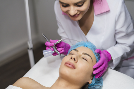 Los Angeles, Beautician, Book A Dermaplaning Facial Near Me For Smooth, Radiant Skin