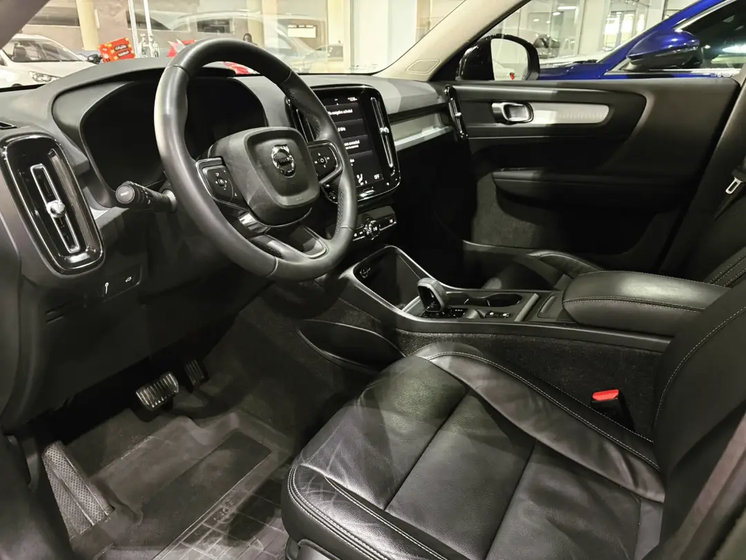 Amwaj Islands, Vehicles, Cars & Trucks , BHD 9995,  Volvo XC40 T4,  2022,  Automatic,  19000 KM,     2.0L TC 190 HP (19,000 Km Only) Under Warranty Until 2032