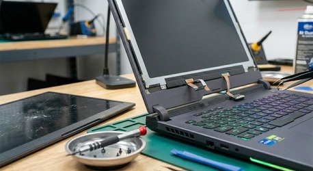 Nairobi, Computer, New Screen Replacing Broken Laptop Screen
