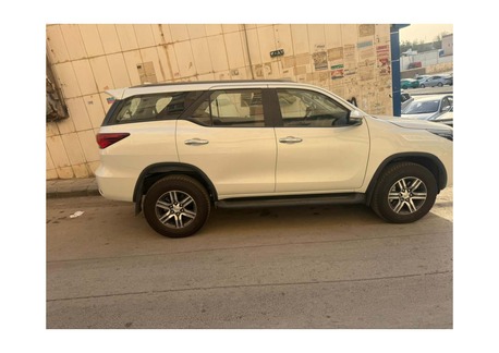 Riyadh, Pick Up & Drop Off, 🚗 2025MODEL NEW FORTUNER AVAILABLE FOR RENT