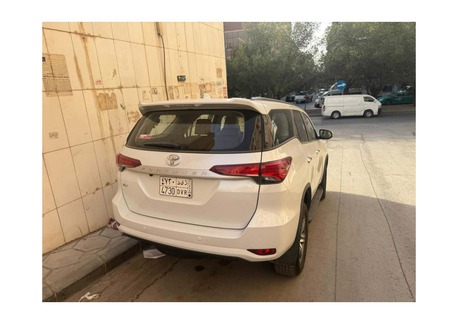 Riyadh, Pick Up & Drop Off, 🚗 2025MODEL NEW FORTUNER AVAILABLE FOR RENT