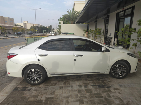 Riyadh, Vehicles, Cars & Trucks , SAR 39000,  Toyota Corolla,  2017,  Automatic,  327915 KM,    For Sale (White)