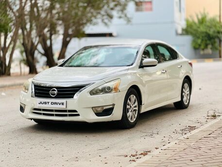 Manama, Vehicles, Cars & Trucks , BHD 1950,  Nissan Altima,  2014,  Automatic,  165000 KM,    MODEL WELL MAINTAINED CAR CALL OR WHATSAPP ON 35400768 ,33665080