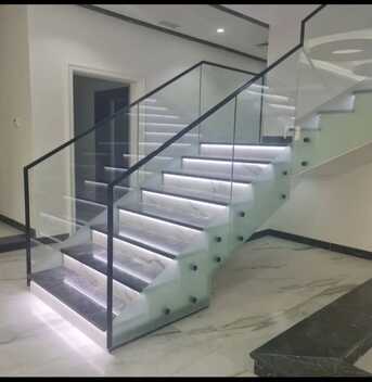 Riyadh, Construction, للحدادة والمونيم،الذجاج